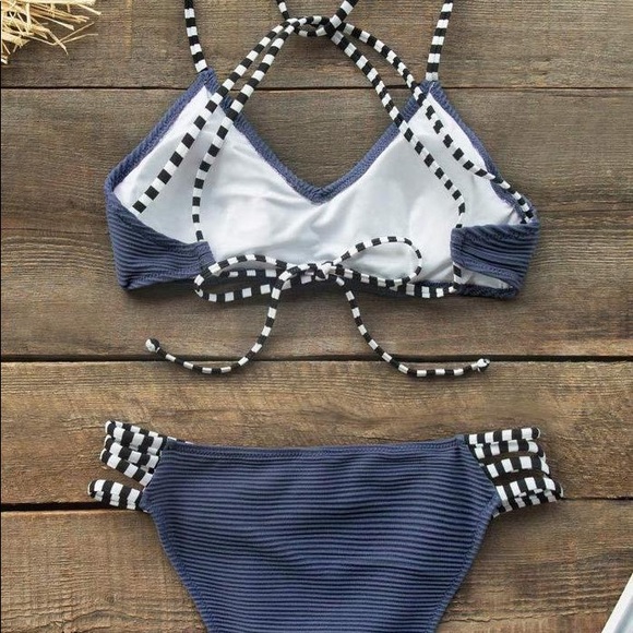 Bikini Set - Picture 2 of 3